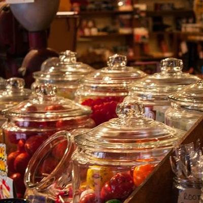 Candies & Gifts